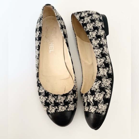 Chanel Black Ivory Houndstooth Tweed cap toe CC Ballet flats EU 38.5 - Picture 8 of 12